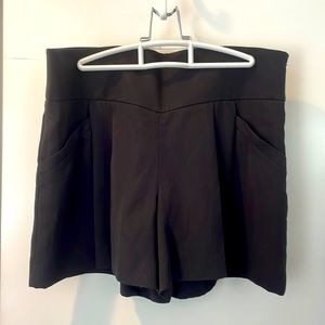 Ann Taylor loft size 6 pleated short